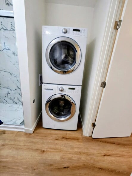 Washer Dryer - 11307 Miranda St