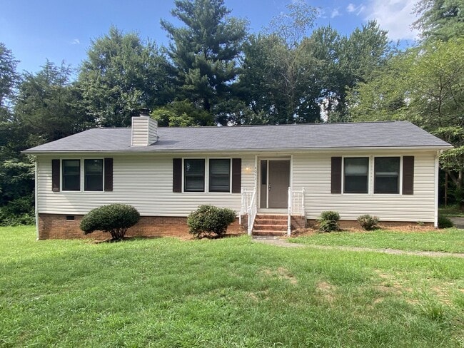 Primary Photo - 3 Bedroom, 1 Bathroom House in Winston-Salem!