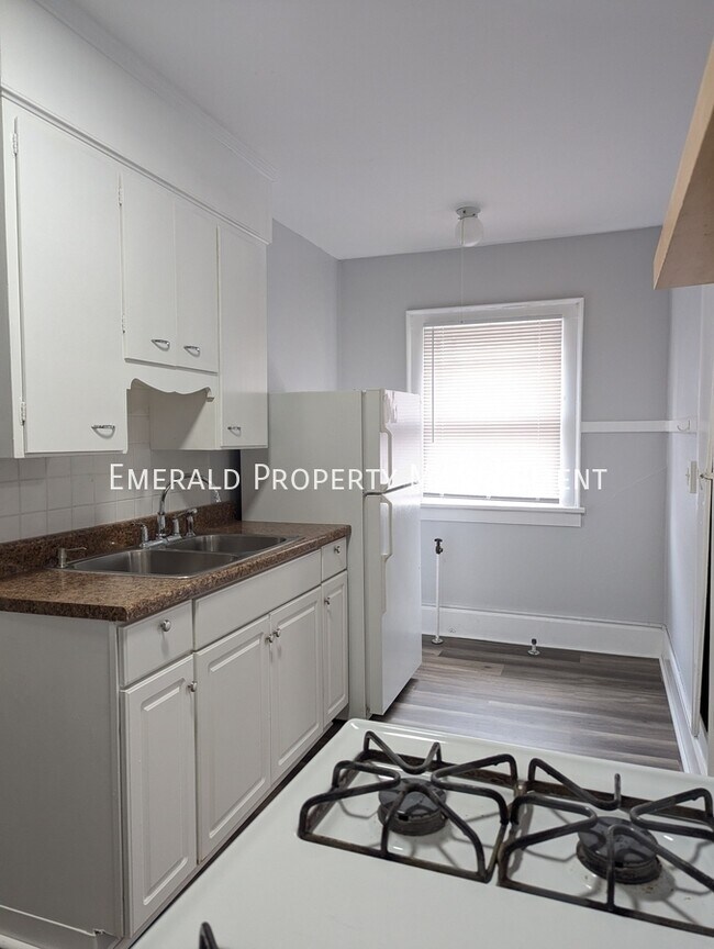Building Photo - 1331 Evelyn St