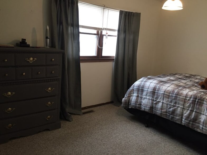 Building Photo - 603 E 16th St