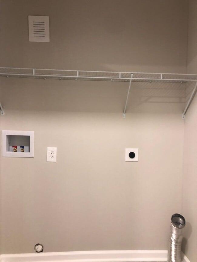 Building Photo - MOVE-IN READY!