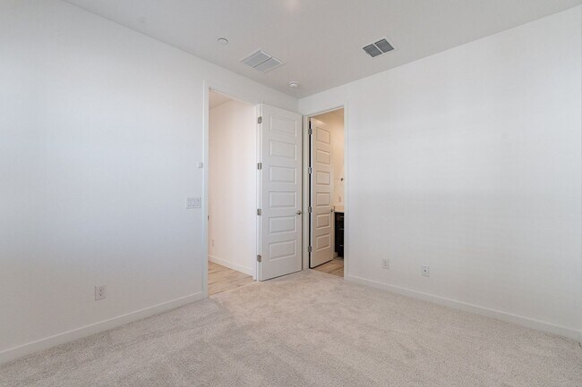 Building Photo - 2024 Luxury Townhome | 2-Car Garage, Quartz Kitchen & Resort Pool