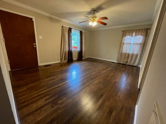 Building Photo - 2315 Finchley Dr