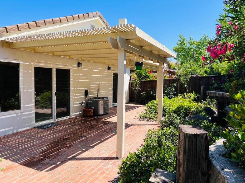 Building Photo - 15853 Windrose Way