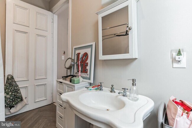 Building Photo - 2008 Spruce St