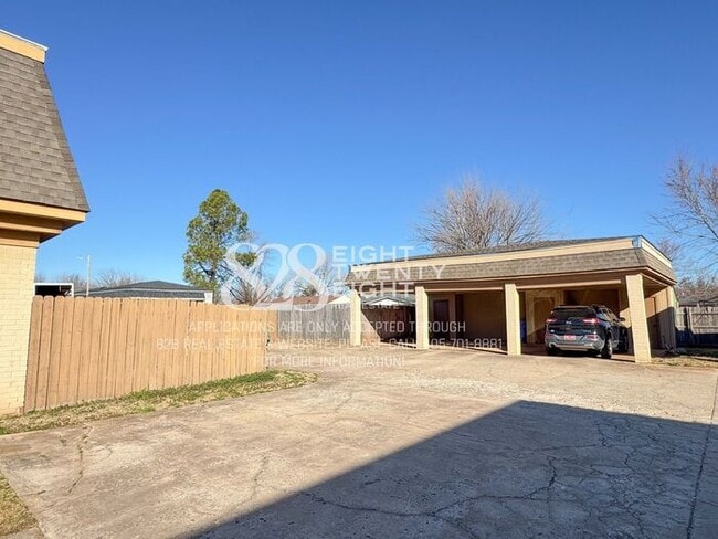 Building Photo - 2 Bed/1.5 Bath Townhome Located in East Norman *AVAILABLE NOW!*