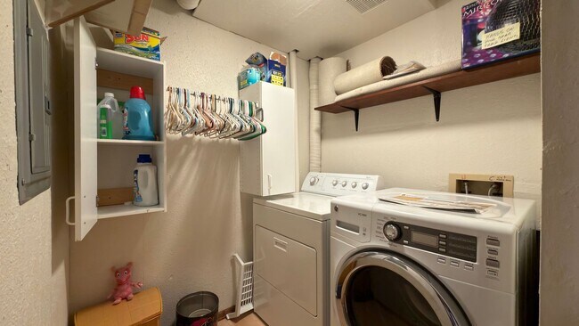 Building Photo - Great Furnished House In Fort Collins with all utilities included