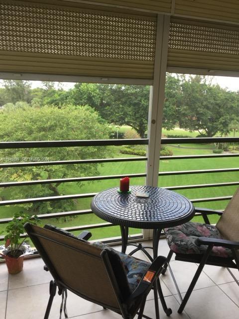 Building Photo - 900 St Charles Pl