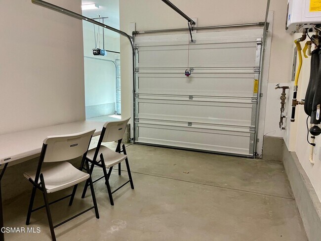 Building Photo - 779 Edward Scholle Dr