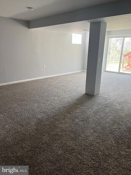 Building Photo - 6910 Raven Ln