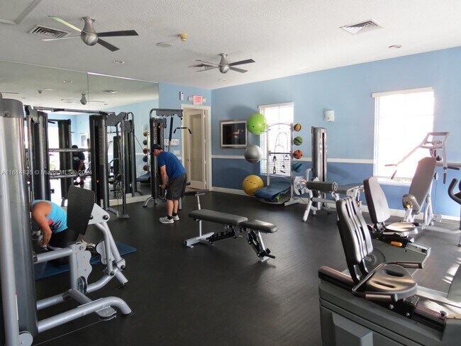 Building Photo - 140 SW 117th Ave