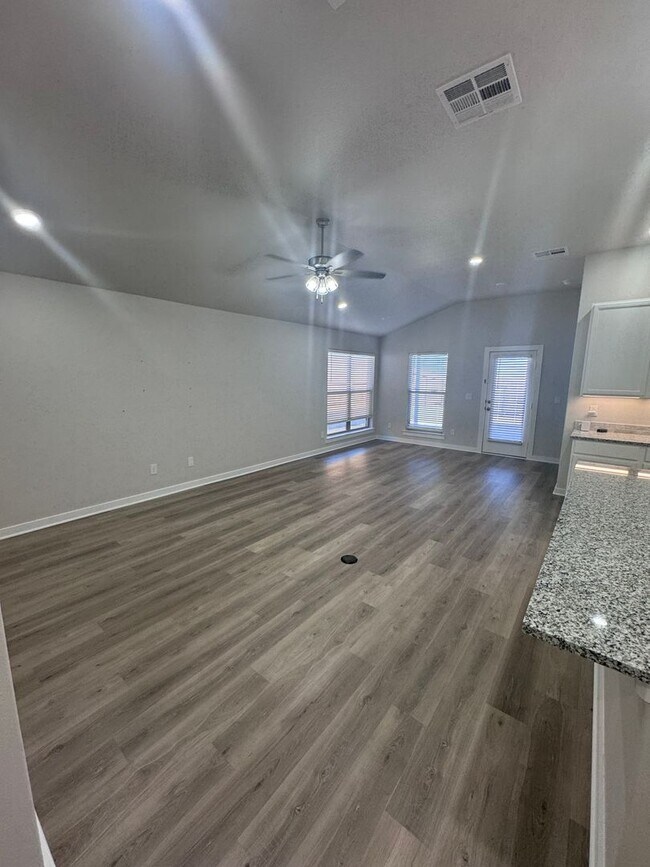 Building Photo - Newer Construction in Wolfforth