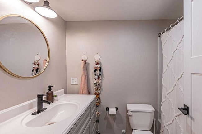Building Photo - NEWLY REMODELED 3 BED 2 BATH HOME IN REXBURG