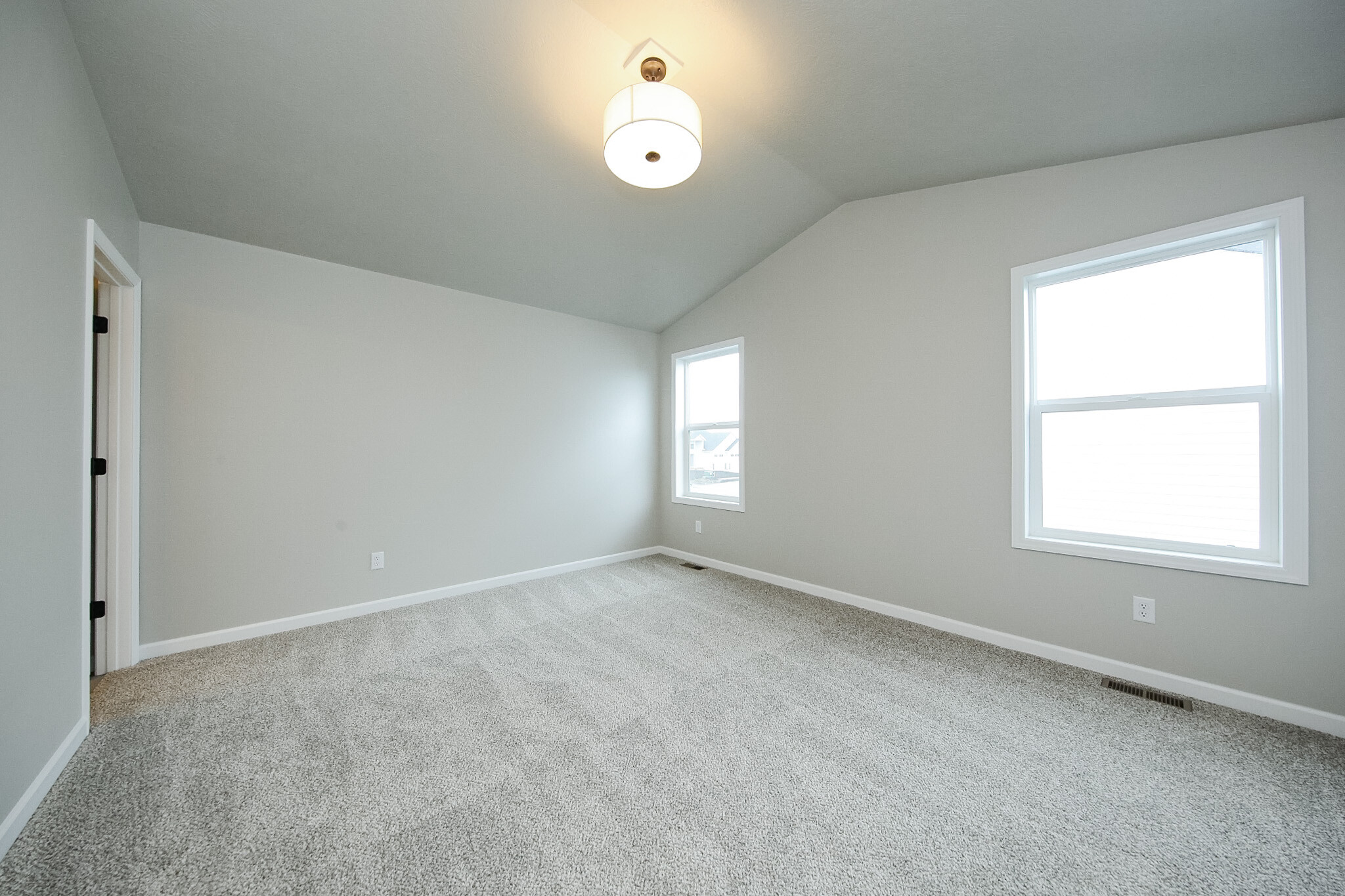 Large master bedroom - 5940 S Coneflower Ave