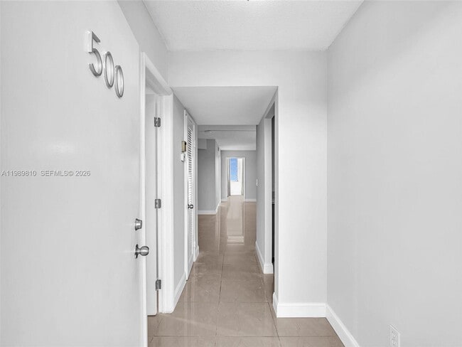 Building Photo - 1770 NE 191st St