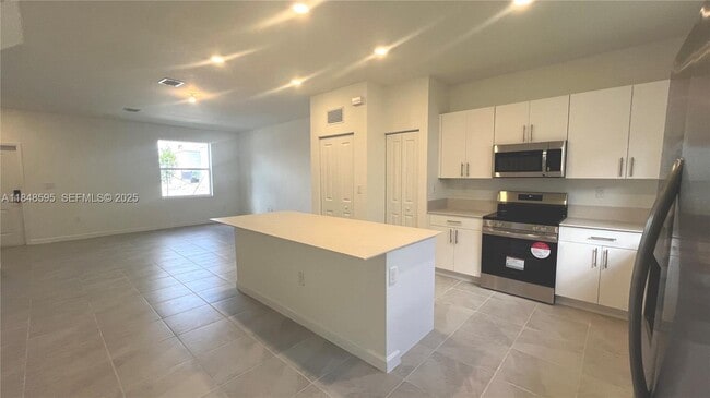 Building Photo - 1178 SE 2nd St