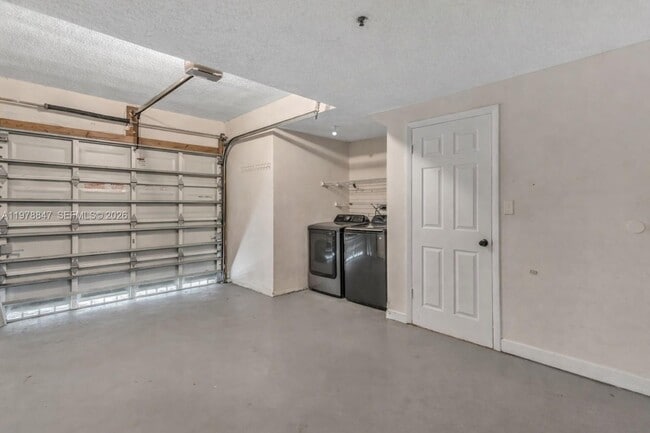 Building Photo - 126 Riviera Cir