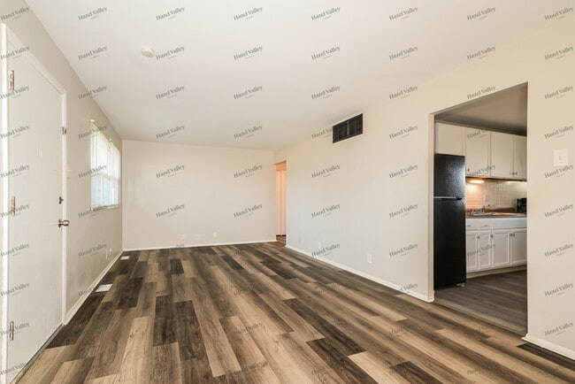 Building Photo - 310 Patterson Ln