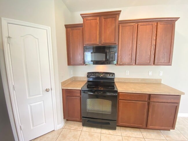 Building Photo - Gated Community!  Carter Glen Community 3/...