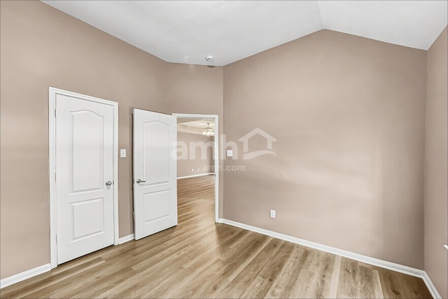 Building Photo - 2012 Haven Springs Ln