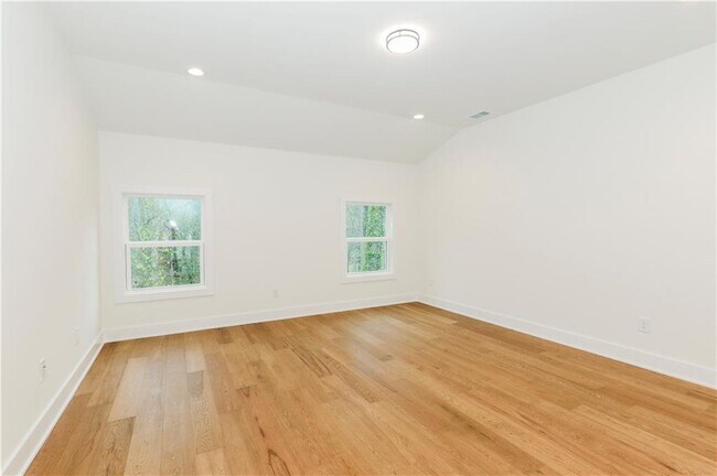 Building Photo - 3374 Lee Dr