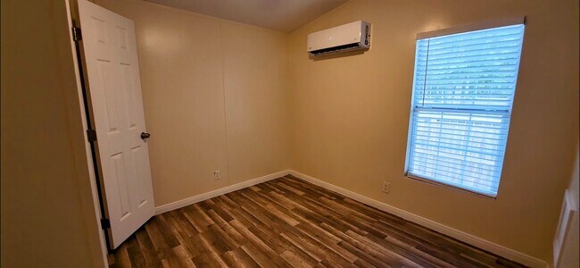 Building Photo - 2555 Lee Turner Rd