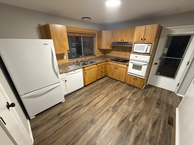 Building Photo - 1475 Hollywood Ln