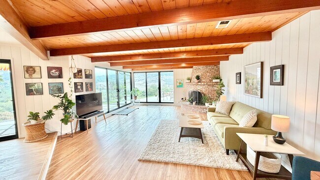 Building Photo - Beautifully Furnished & Appointed, Shorter Term Rental in the Peaceful Gird Valley area of Fallbr...