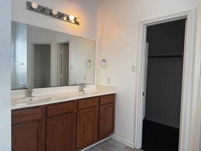 Building Photo - 304 Valona Loop