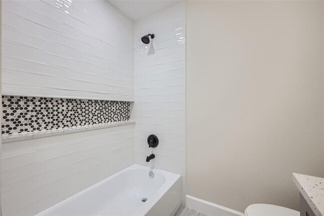 Building Photo - 3501 Santa Fe Dr