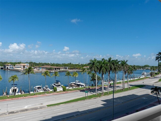 Building Photo - 5005 Collins Ave