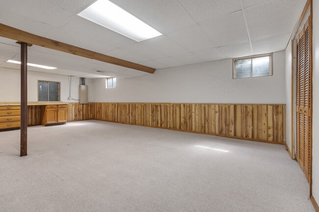 Building Photo - 616 Blue Spruce Ln