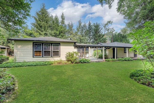 Building Photo - 82 Winsor Pl