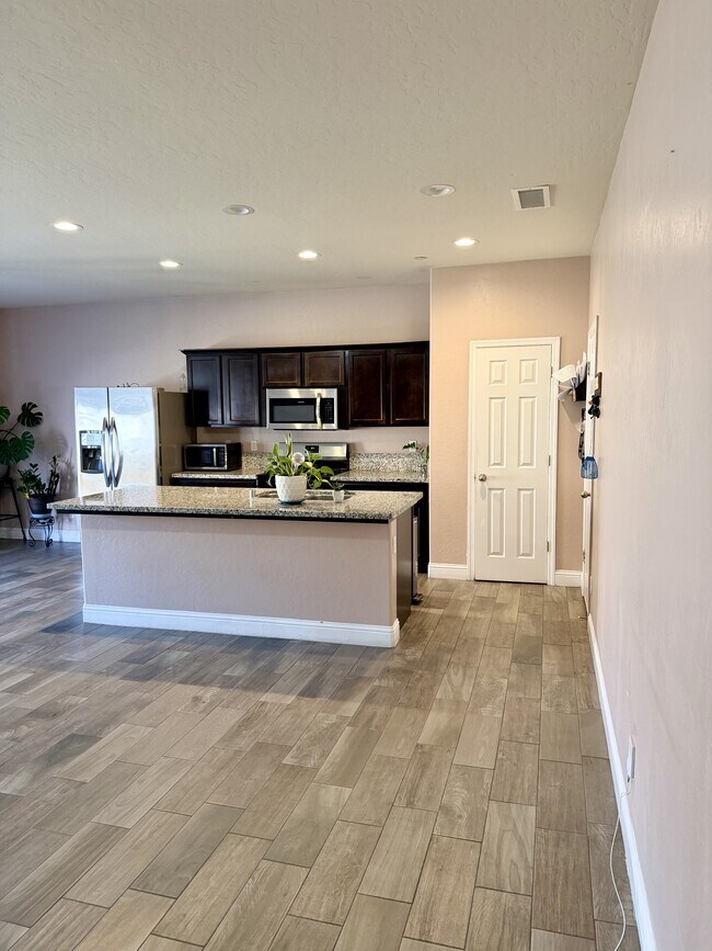 Building Photo - 1736 Berry St