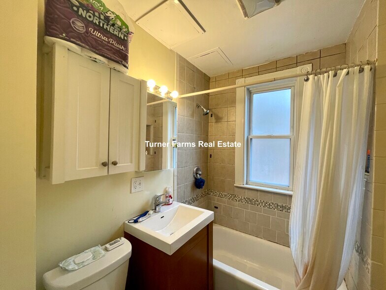 Building Photo - 12 Bucknam St