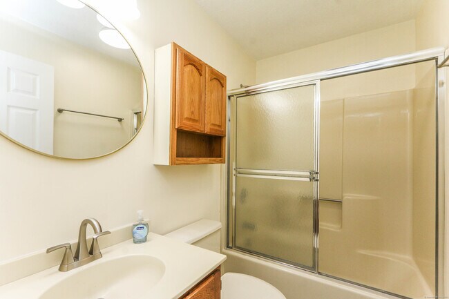 Building Photo - 409 The Meadows