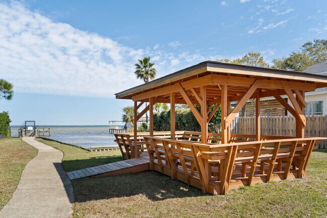 Building Photo - 65 Bay Tree Dr