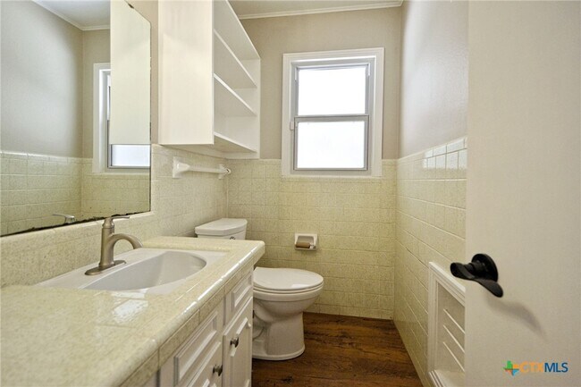 Building Photo - 671 W Merriweather St