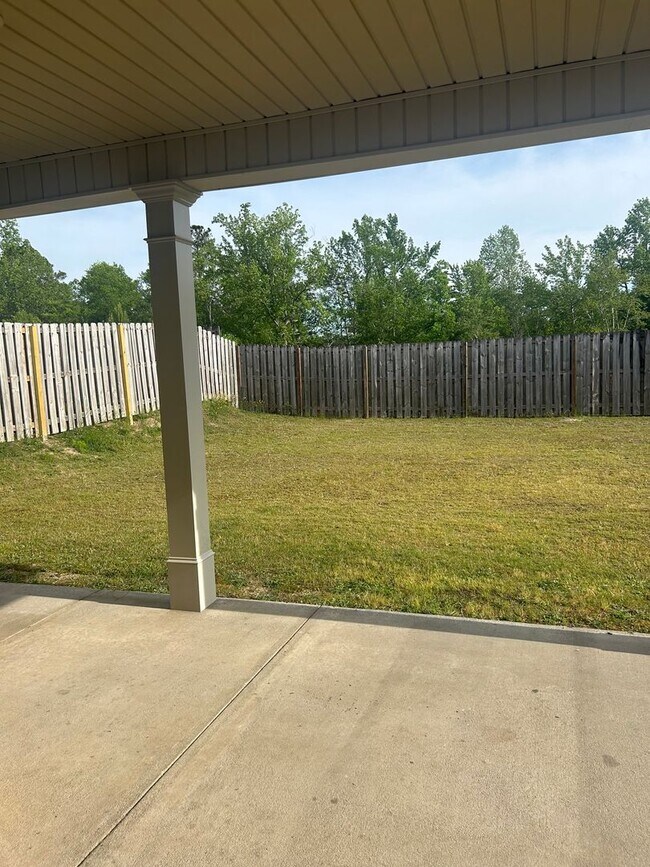 Building Photo - Beautiful Beazley designed Home