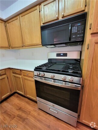 Building Photo - 5415 W Harmon Ave