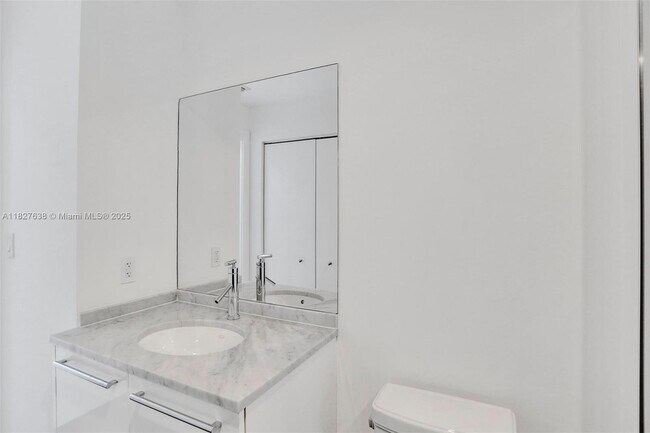 Building Photo - 900 Biscayne Blvd