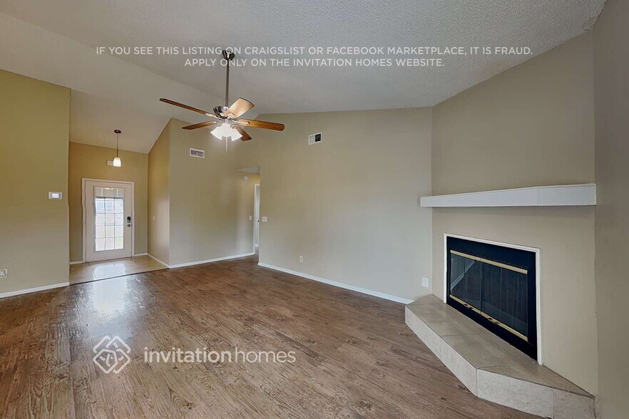 Building Photo - 207 Springview Dr
