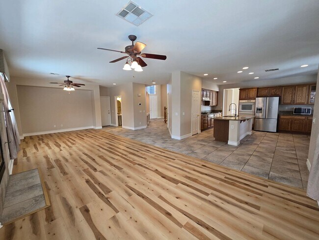 Building Photo - An Amazing NW Home! Over 3300 sq ft w/ pool & spa! Must see!