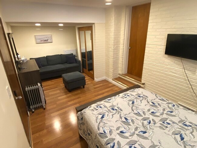 Building Photo - 7737 Park Ave