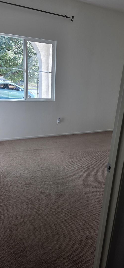 Building Photo - Beautiful Solar Home in Jurupa Valley Available Now!