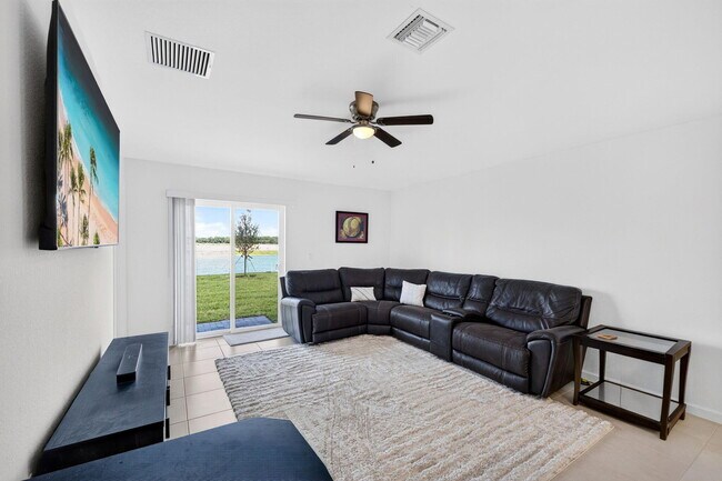 Building Photo - 5876 NW Sweetwood Dr