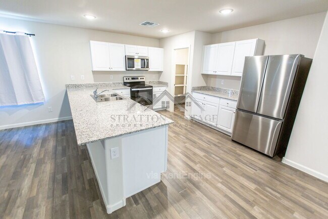 Building Photo - 3510 Mateo Dr