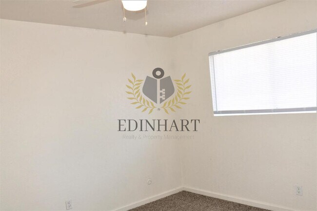 Building Photo - 2303 S Poppy Ave