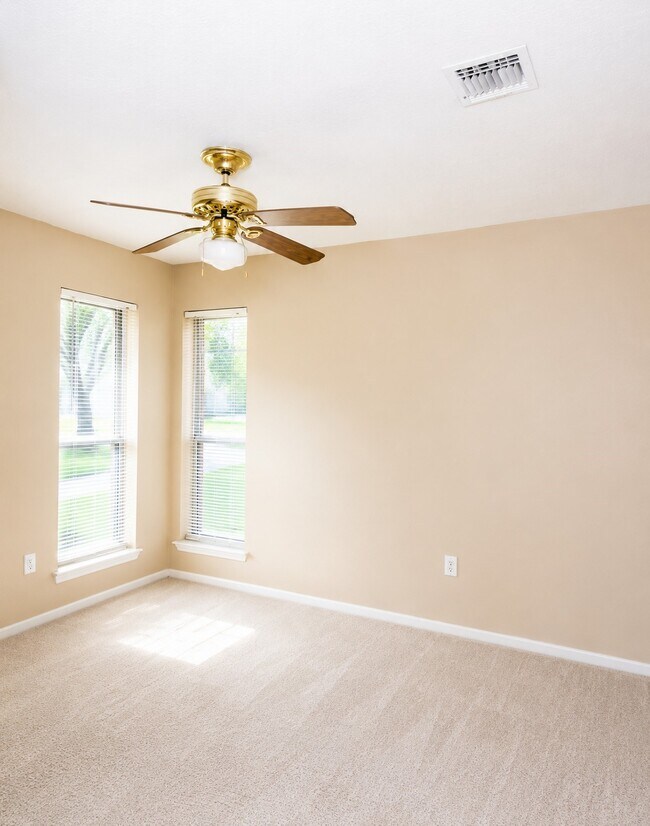 Building Photo - 6622 Castleview Ln