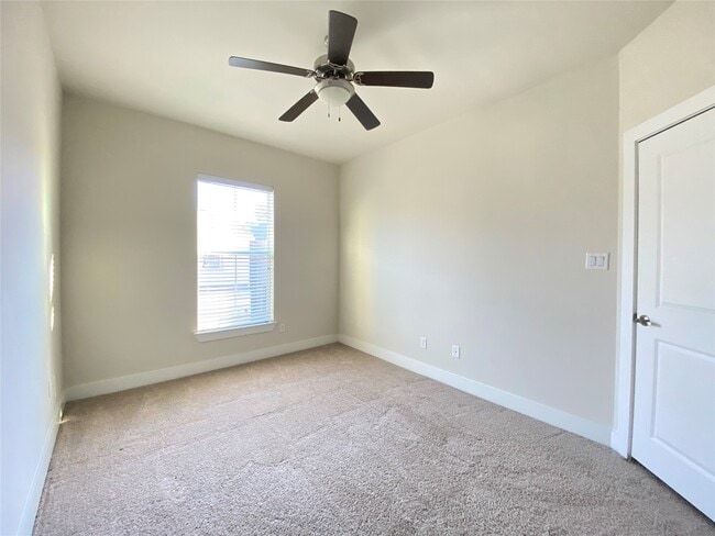 Building Photo - 9510 Cedarpost Square St